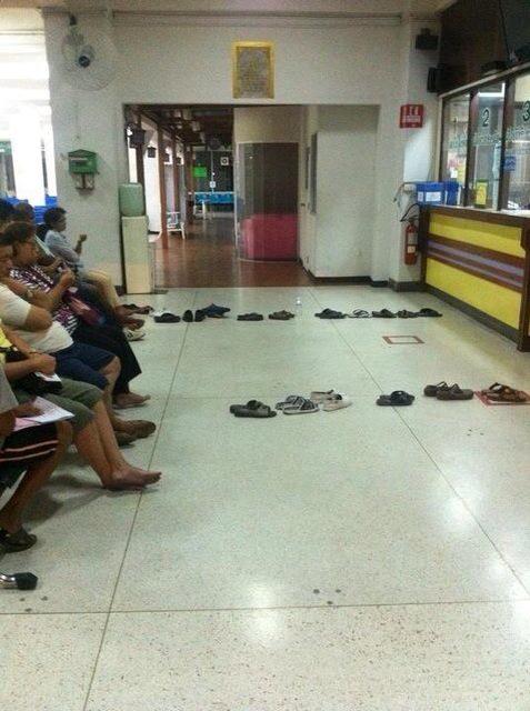 RT @_youhadonejob: Waiting in line Thailand style….